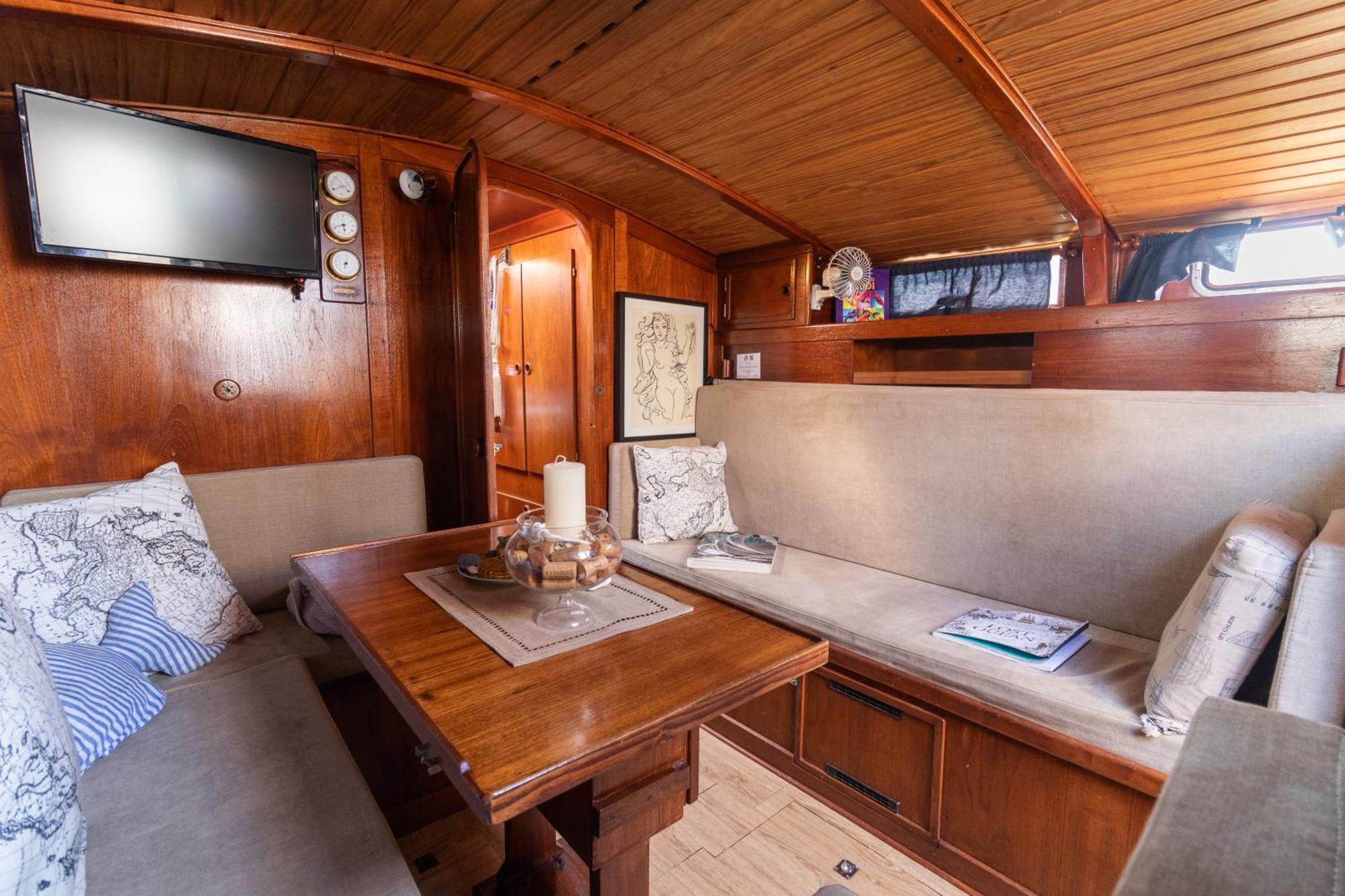 Quo Vadis Yacht Ξενοδοχείο Μπάρι Εξωτερικό φωτογραφία
