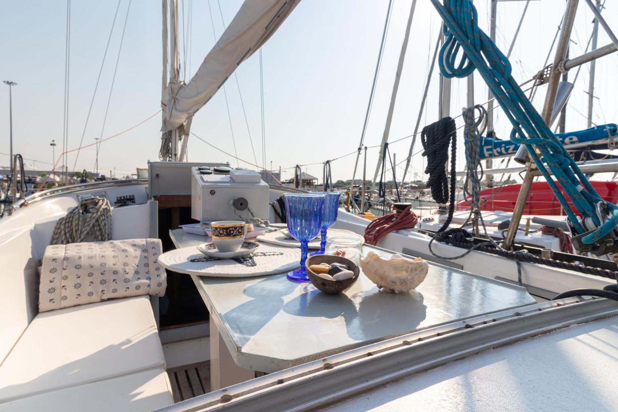 Quo Vadis Yacht Ξενοδοχείο Μπάρι Εξωτερικό φωτογραφία