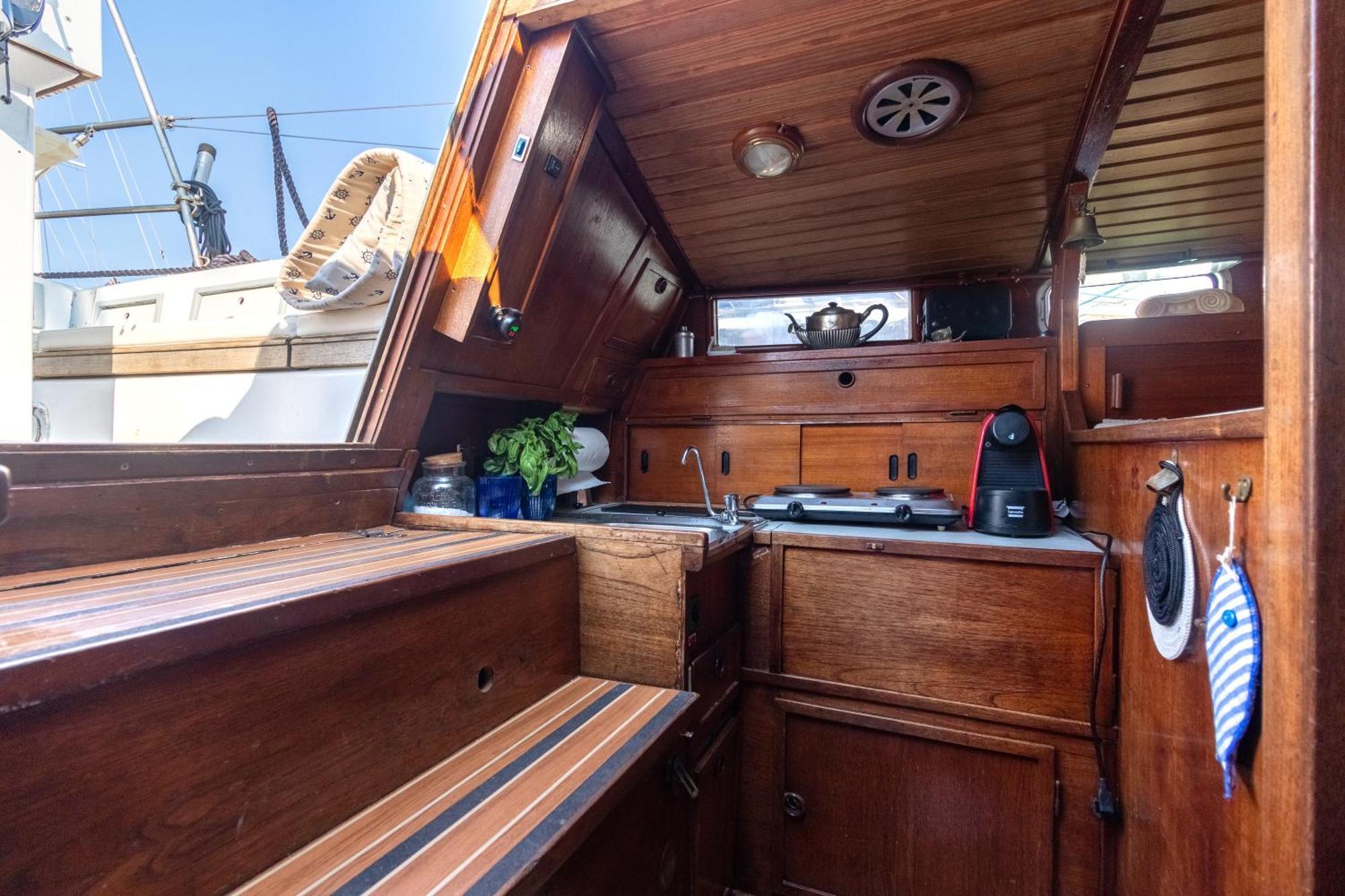 Quo Vadis Yacht Ξενοδοχείο Μπάρι Εξωτερικό φωτογραφία