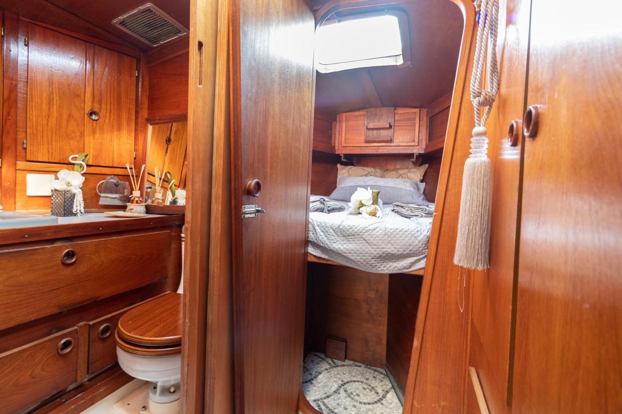 Quo Vadis Yacht Ξενοδοχείο Μπάρι Εξωτερικό φωτογραφία